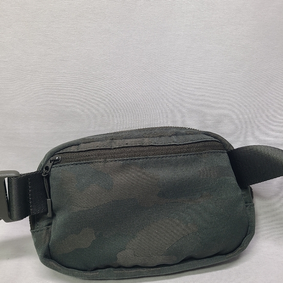 Lululemon Everywhere Belt Bag Heritage Camo Jacquard Dark Olive Sargent Green OG - Picture 7 of 16